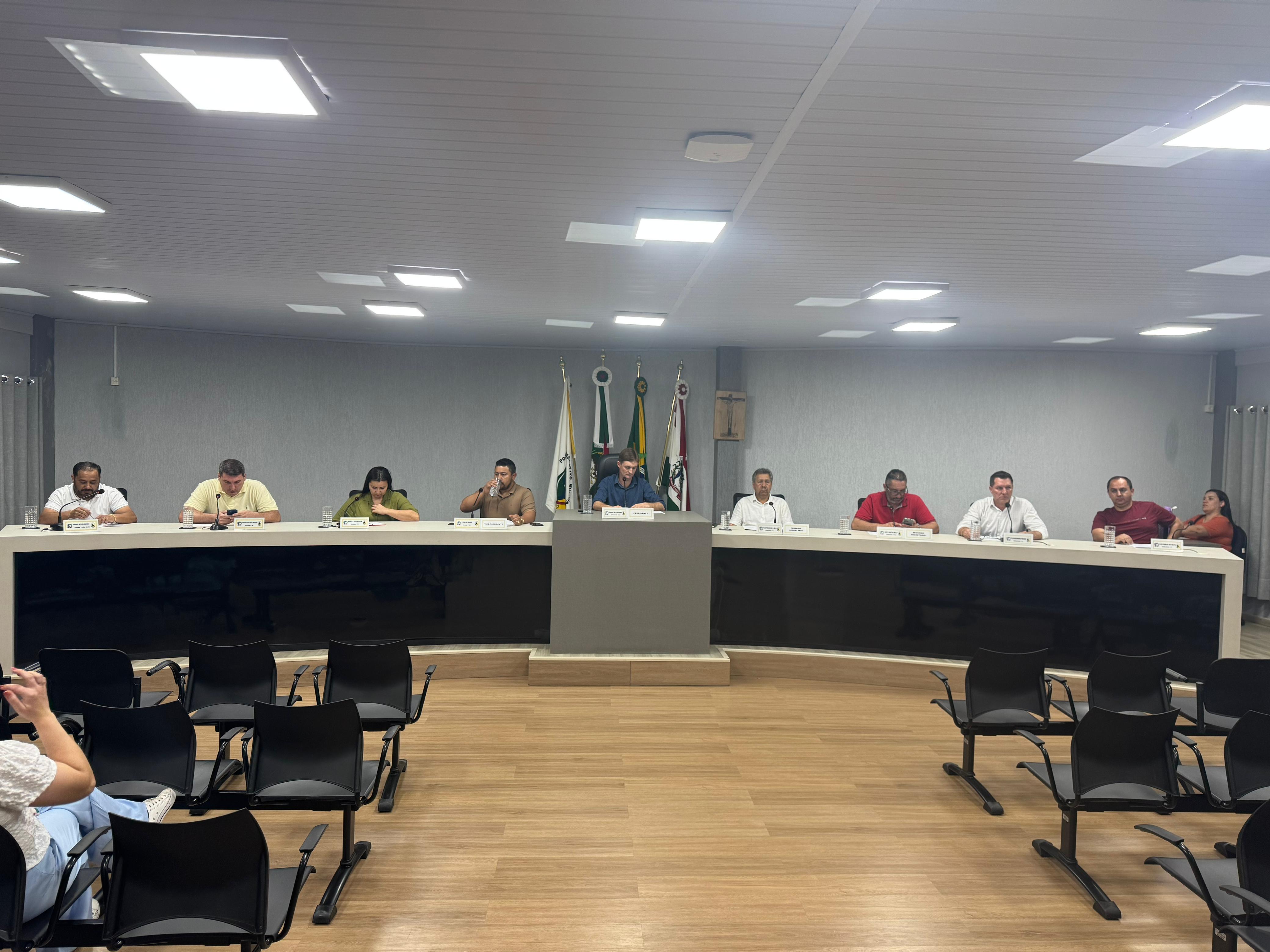 Na 33ª Sessão Ordinária Do Dia 29 De Setembro Do Corrente Foram Apresentadas, Discutidas E Votadas Às Seguintes Proposições