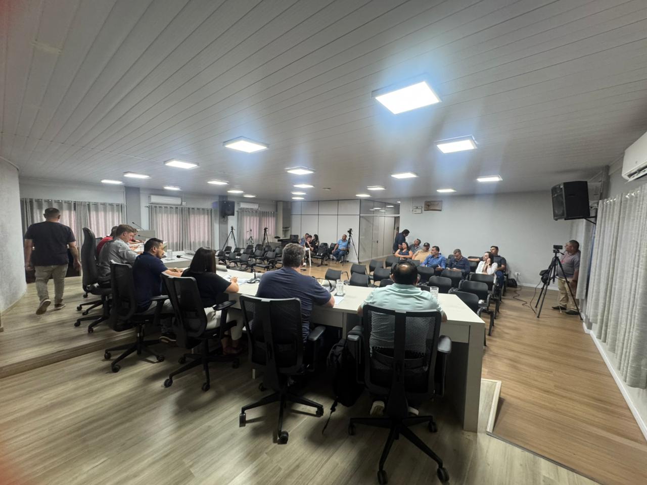 Na 37ª Sessão Ordinária Do Dia 3 De Novembro Do Corrente Foram Apresentadas, Discutidas E Votadas Às Seguintes Proposições