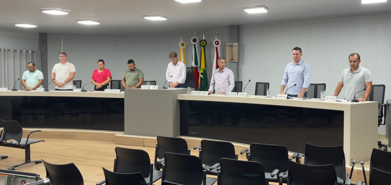 Atrasos na fatura da conta de luz, BR-163 e lar de idosos são debatidos na 8ª sessão ordinária